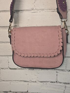KISS ME COUTURE CROSSBODY PURSE WITH STATEMENT STRAP DUSTY PINK LILAC BAG